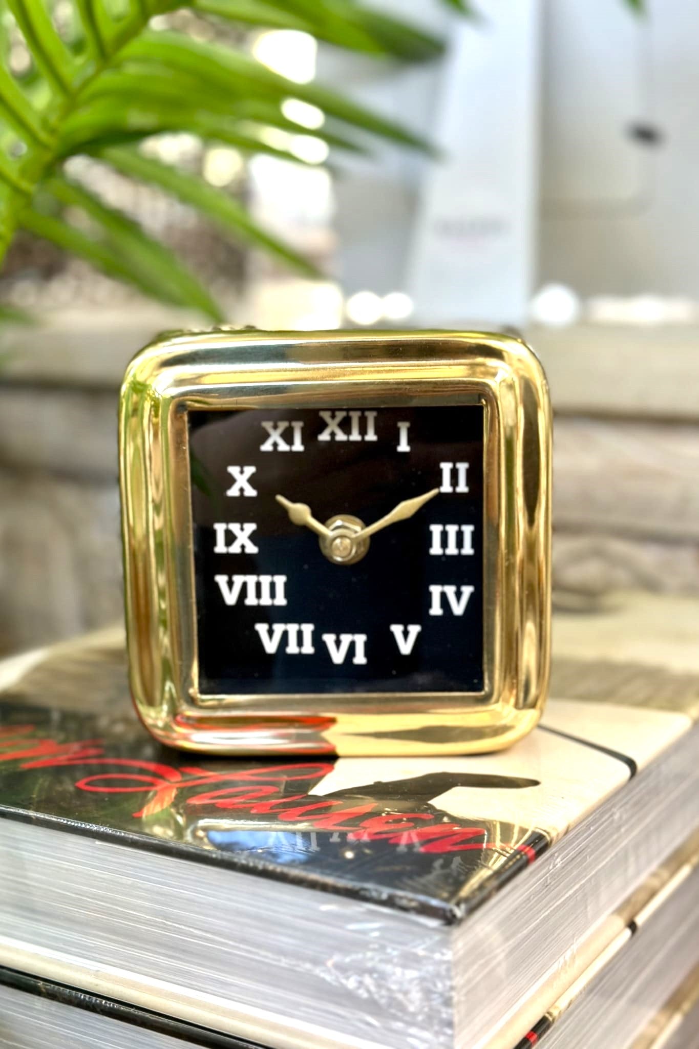 Champagne Gold Table Clock - Magpie Style
